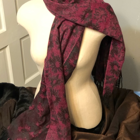 Gorgeous New Scarf - Picture 2 of 8